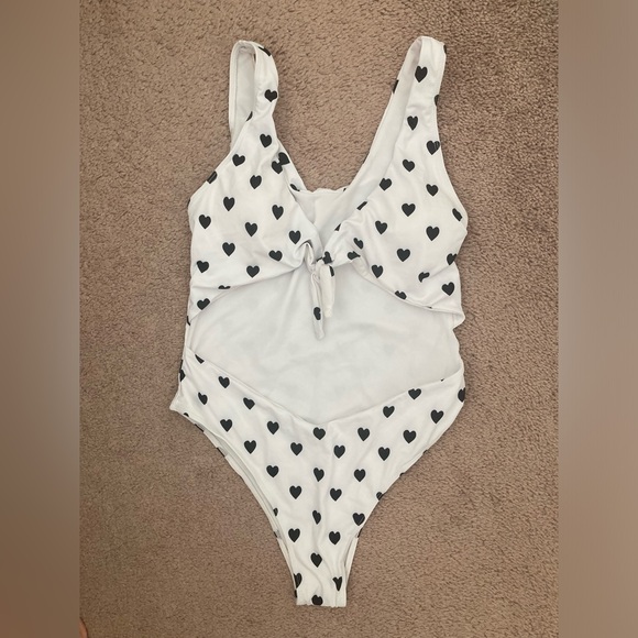 Cute women’s Black and white Heart print one piece monkini swimsuit Large L - Picture 3 of 9